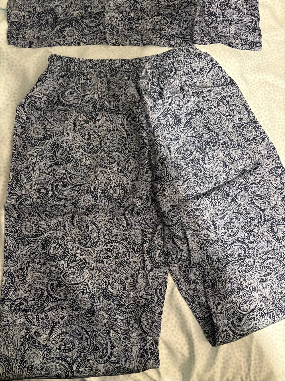 Woman’s Paisley Short pants and matching top Set - Navy/White